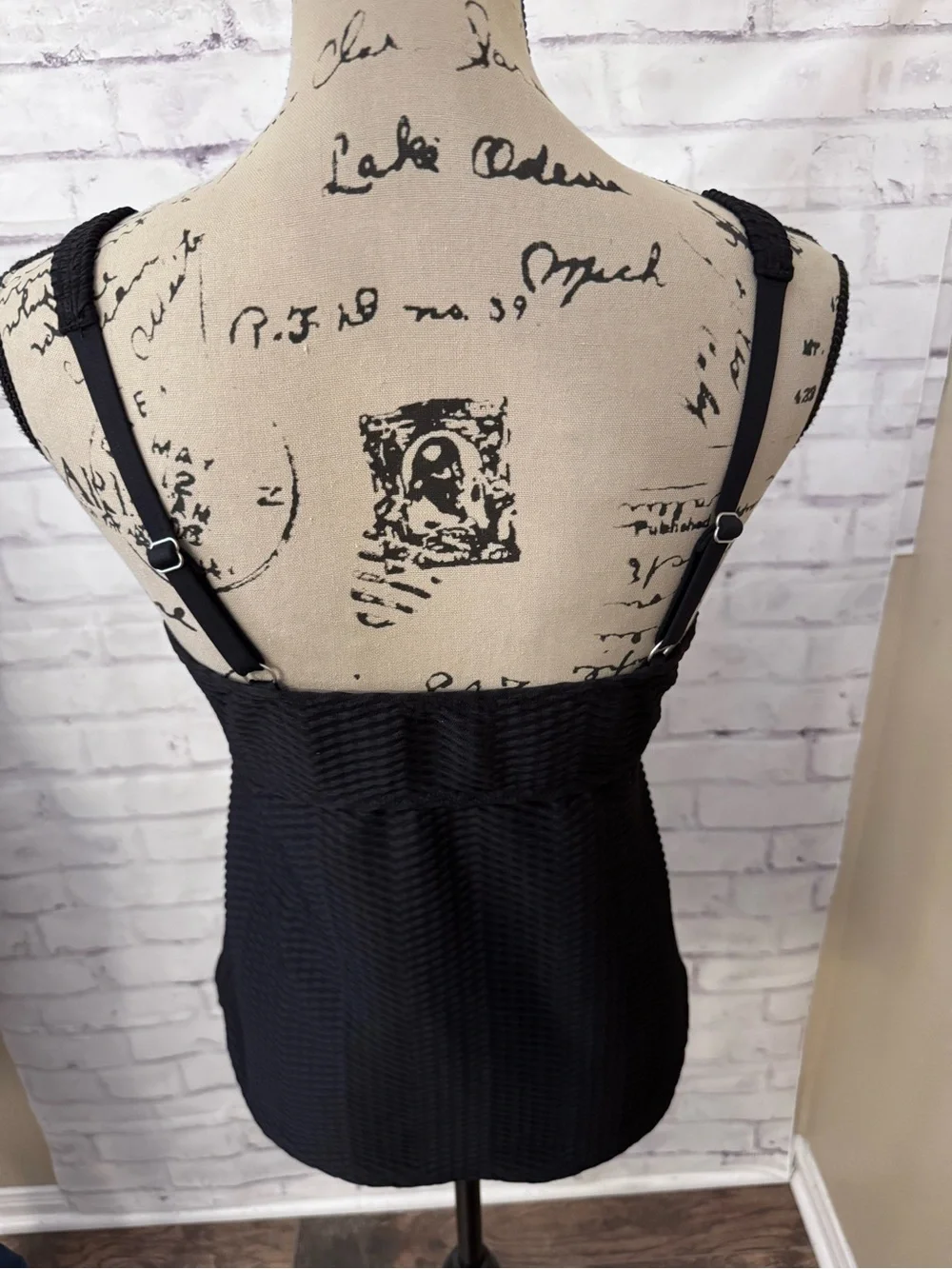 Lands' End Size 8 Tankini Swimsuit Top Black Textured Resortwear‎ Wrap V Neck